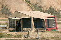 3DOG camping prsentiert ersten OffRoad ZeltAnhnger - Im aufgebauten Zustand