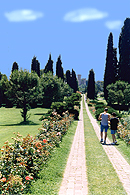 Parco Giardino Sigurtà - Im Hintergrund die Burg von Valeggio